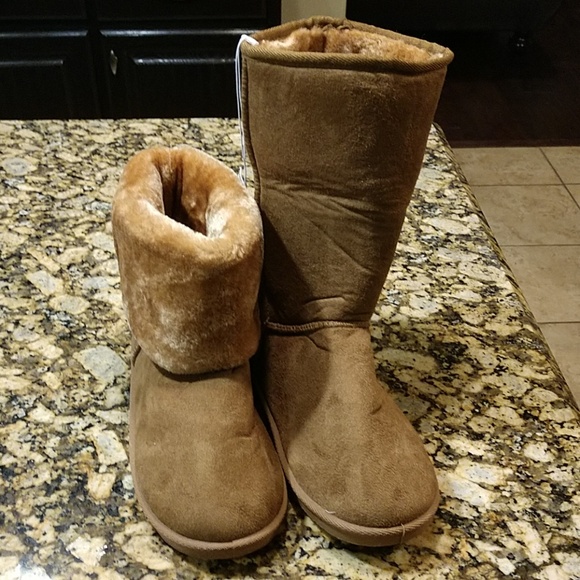 Fur Boots - Picture 1 of 8